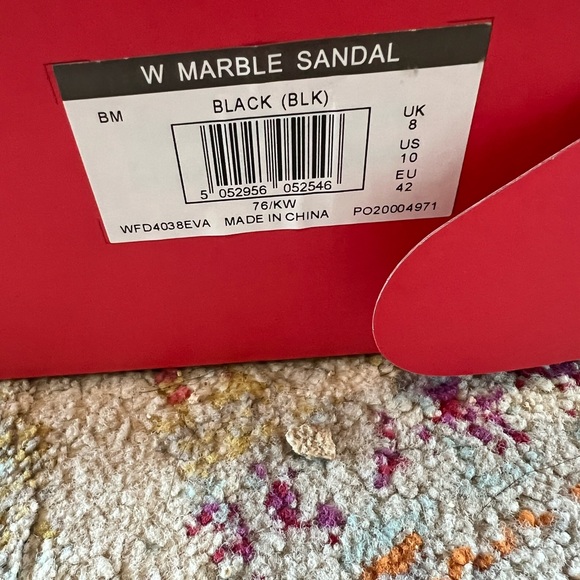 Hunter Bloom water sandals Marble Black, Women’s size 10.  Like new - Picture 3 of 4